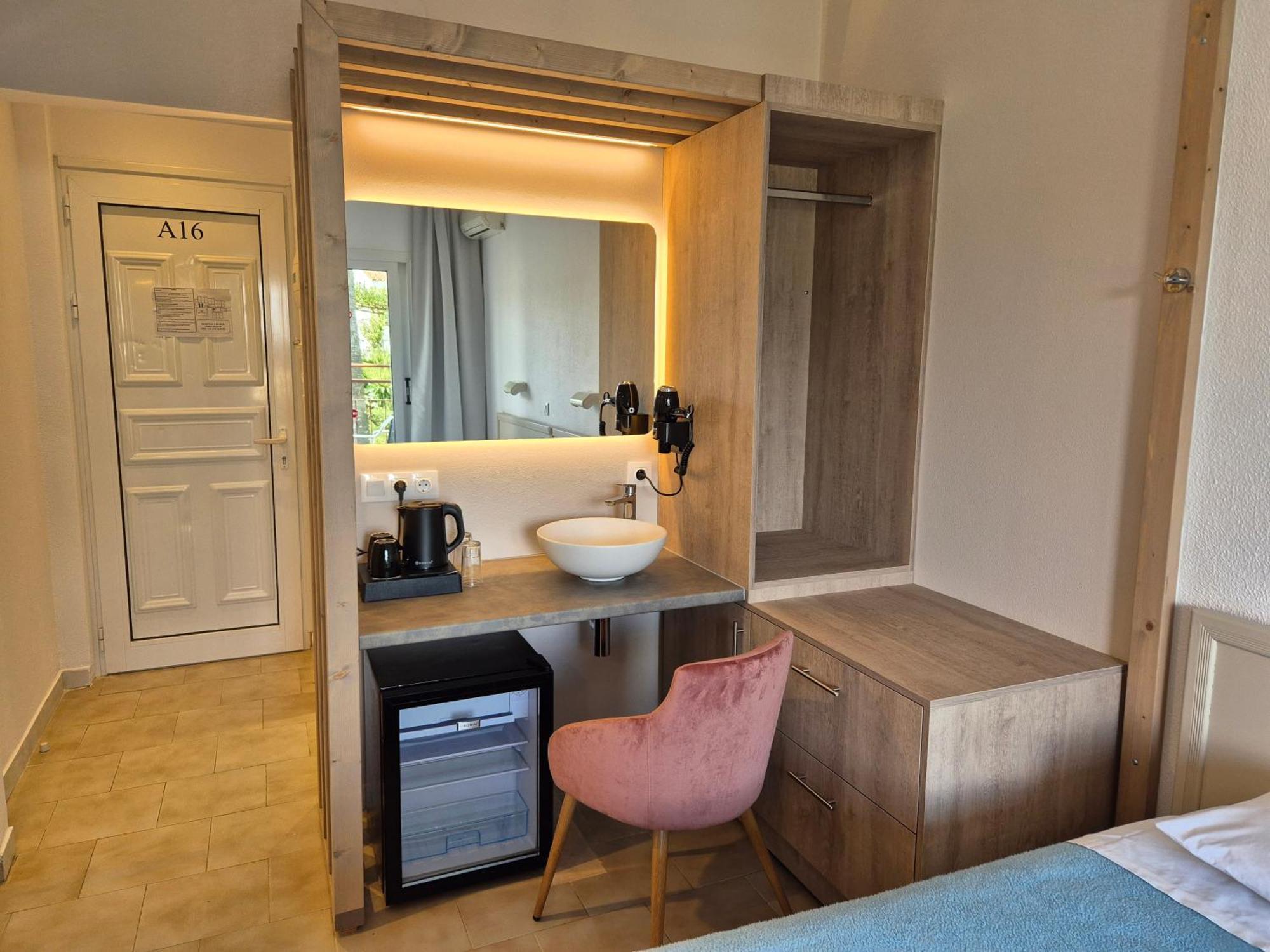 Morfeas Hotel กาวอส ภายนอก รูปภาพ
